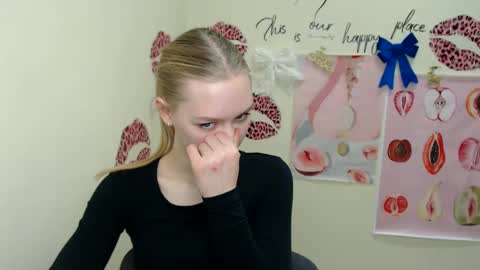 Clara online show from December 22, 2024, 9:33 am
