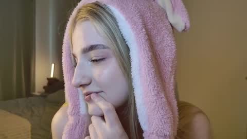 Anna online show from April 10, 2026, 1:38 pm