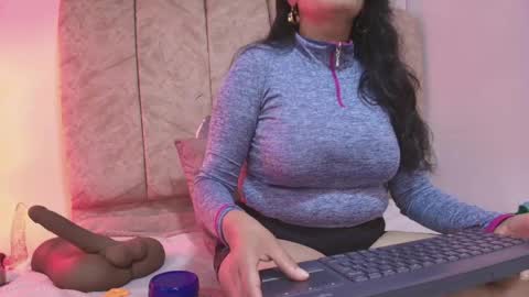 _marcela__ online show from April 26, 2026, 11:30 am