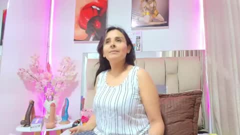 _marcela__ online show from May 18, 2026, 11:27 am
