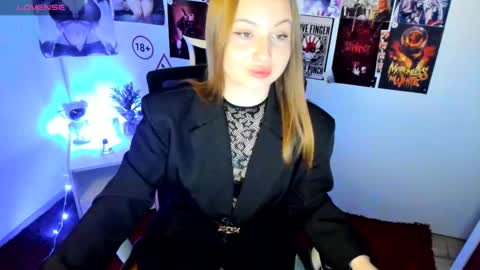 Snapshot of _margoqueen_ chatting on October 4, 2025, 10:19 pm Margo online show from October 4, 2025, 10:19 pm