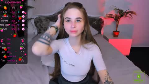Snapshot of _mari_clark chatting on January 6, 2025, 4:36 am Eva  online show from January 6, 2025, 4:36 am