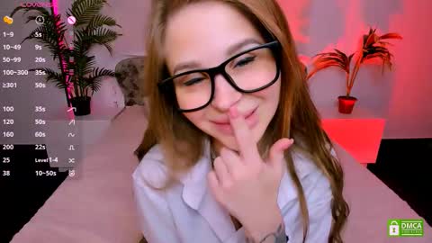 Snapshot of _mari_clark chatting on October 7, 2025, 12:08 am Eva  online show from October 7, 2025, 12:08 am