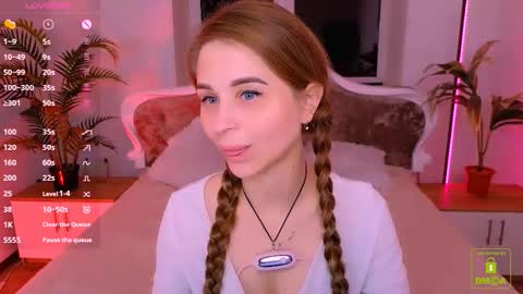 Snapshot of _mari_clark chatting on October 11, 2025, 11:36 pm Eva  online show from October 11, 2025, 11:36 pm