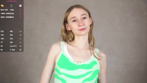  Gwen  online show from September 12, 2025, 3:06 am