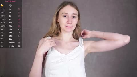  Gwen  online show from September 15, 2025, 2:22 am