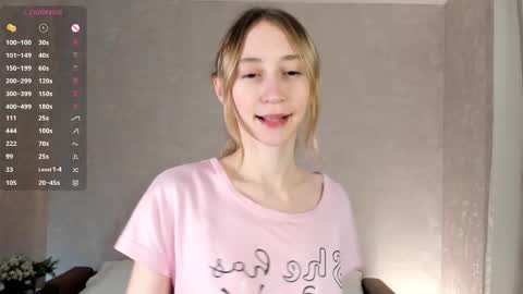  Gwen  online show from October 25, 2025, 2:41 am