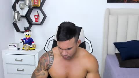 Snapshot of _matthew_santos_ chatting on January 14, 2025, 12:00 am _matthew_santos_ online show from January 14, 2025, 12:00 am