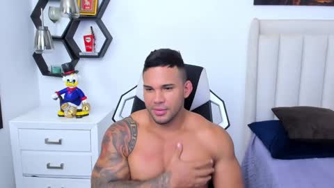 Snapshot of _matthew_santos_ chatting on February 4, 2025, 3:54 am _matthew_santos_ online show from February 4, 2025, 3:54 am
