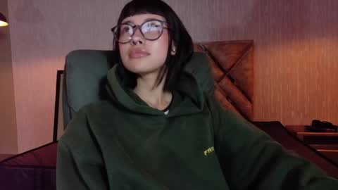 Mavis  online show from October 15, 2025, 8:31 pm