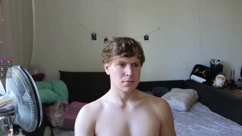 Snapshot of _medaed20_ chatting on October 9, 2025, 10:35 am Medaed20 online show from October 9, 2025, 10:35 am