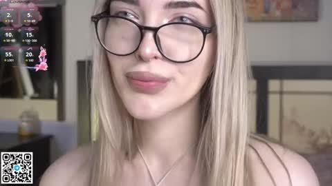 Snapshot of _medal_of_horny_ chatting on September 28, 2025, 8:20 am Elva and Kate online show from September 28, 2025, 8:20 am