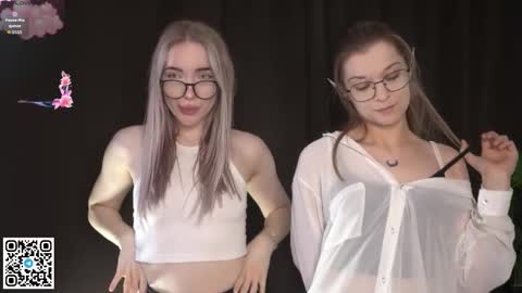 Snapshot of _medal_of_horny_ chatting on October 3, 2025, 7:38 am Elva and Kate online show from October 3, 2025, 7:38 am