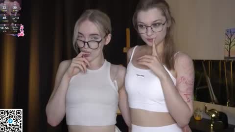 Snapshot of _medal_of_horny_ chatting on October 16, 2025, 5:30 am Elva and Kate online show from October 16, 2025, 5:30 am