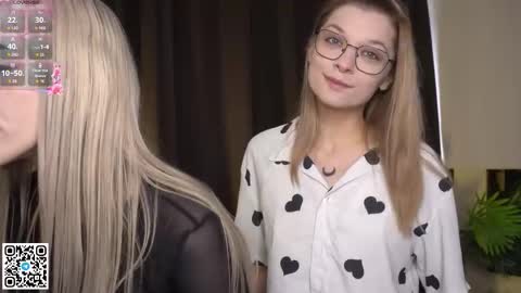 Snapshot of _medal_of_horny_ chatting on November 2, 2025, 7:33 am Elva and Kate online show from November 2, 2025, 7:33 am