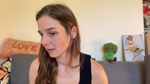 Snapshot of _meg chatting on November 7, 2025, 9:31 am Meg online show from November 7, 2025, 9:31 am