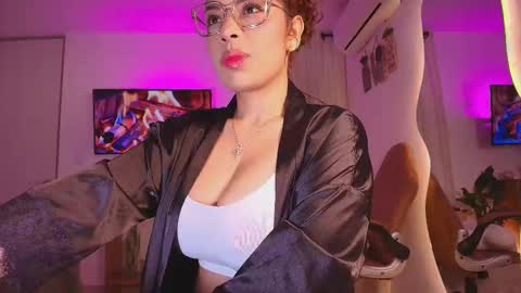 Snapshot of _megan_akbar chatting on October 1, 2025, 12:11 pm Marce online show from October 1, 2025, 12:11 pm