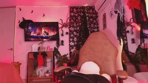 Snapshot of _megan_akbar chatting on October 21, 2025, 12:17 pm Marce online show from October 21, 2025, 12:17 pm