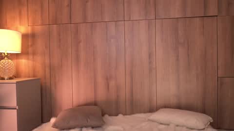     online show from December 18, 2025, 6:47 pm