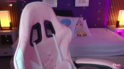 Snapshot of _meliblue chatting on October 6, 2025, 7:22 pm Meli online show from October 6, 2025, 7:22 pm