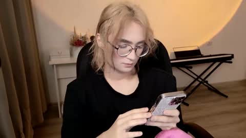 _meow_neko_ online show from May 5, 2026, 3:03 am