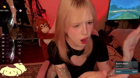 Snapshot of _meowmiko__ chatting on December 13, 2024, 8:47 pm miko3 online show from December 13, 2024, 8:47 pm