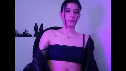 Mia-foster online show from February 26, 2025, 4:25 am