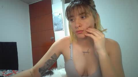 Snapshot of _mia_foster1 chatting on May 11, 2026, 12:49 am Mia-foster online show from May 11, 2026, 12:49 am