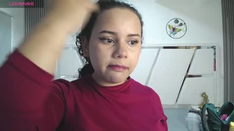  Mia  online show from September 22, 2025, 12:51 pm