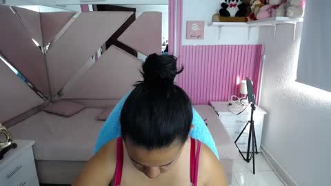 Mia  online show from May 8, 2026, 12:54 pm