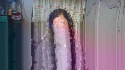 Mia online show from September 18, 2025, 4:31 pm