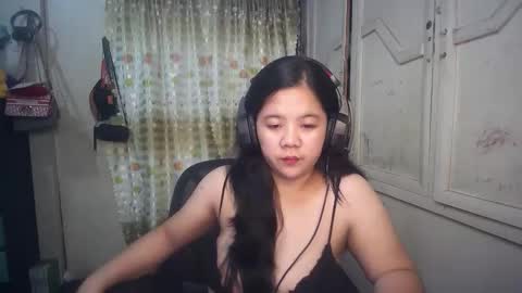 Mia online show from September 24, 2025, 4:54 pm