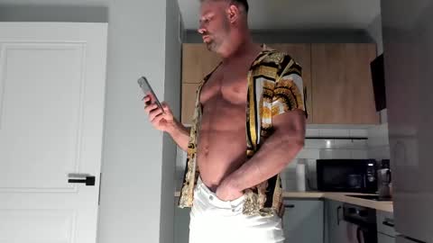 _miles19 online show from April 29, 2026, 10:52 am