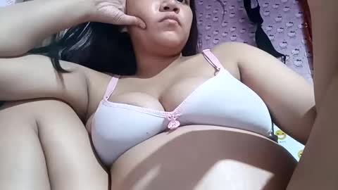 Snapshot of _milkytitsmomxx_ chatting on March 10, 2025, 4:57 pm _milkytitsmomxx_ online show from March 10, 2025, 4:57 pm