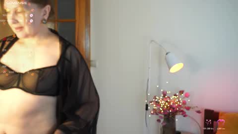 _million_dollarsmile online show from November 24, 2025, 1:11 pm