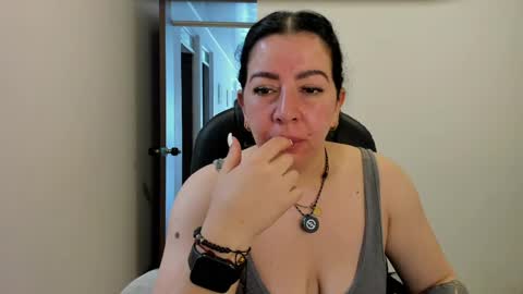 _miss_coco_ online show from May 5, 2026, 12:46 pm