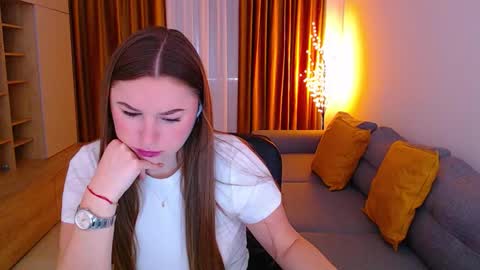 Mia online show from March 22, 2026, 7:23 am