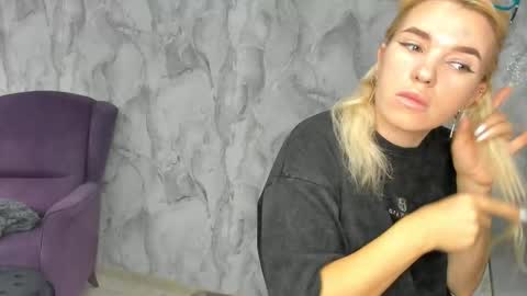 Snapshot of _miss_strawberry_ chatting on September 26, 2025, 7:23 am Sofia birthday october 29 online show from September 26, 2025, 7:23 am