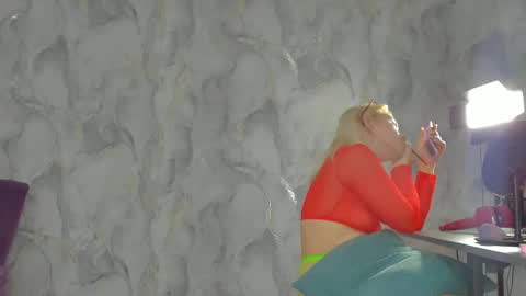 Snapshot of _miss_strawberry_ chatting on October 8, 2025, 6:11 am Sofia birthday october 29 online show from October 8, 2025, 6:11 am