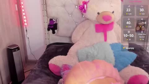 Emi   online show from October 10, 2025, 7:35 pm