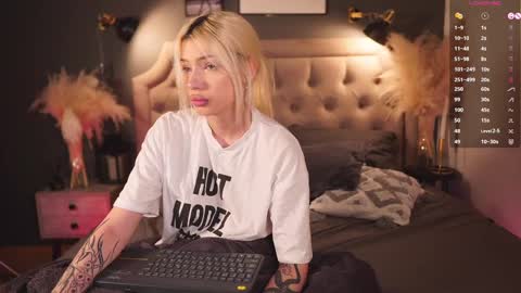 Snapshot of _miumiu_ chatting on March 7, 2025, 5:51 am Sasha online show from March 7, 2025, 5:51 am