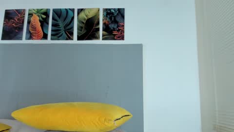 Snapshot of _molly_rosse_ chatting on October 6, 2025, 12:13 pm _molly_rosse_ online show from October 6, 2025, 12:13 pm