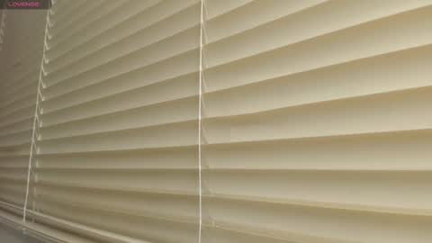 Snapshot of _molly_rosse_ chatting on October 28, 2025, 12:09 pm _molly_rosse_ online show from October 28, 2025, 12:09 pm