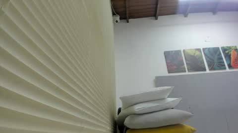 _molly_rosse_ online show from May 6, 2026, 11:59 am