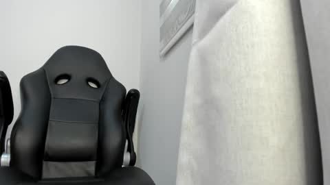 Snapshot of _molly_rosse_ chatting on May 12, 2026, 11:51 am _molly_rosse_ online show from May 12, 2026, 11:51 am