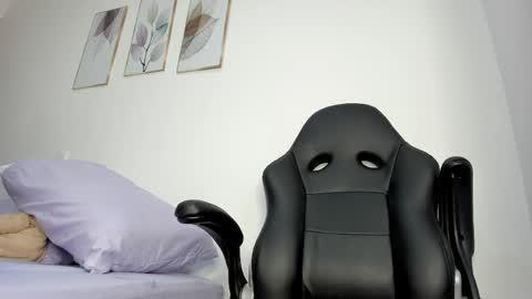 Snapshot of _molly_rosse_ chatting on May 18, 2026, 12:00 pm _molly_rosse_ online show from May 18, 2026, 12:00 pm
