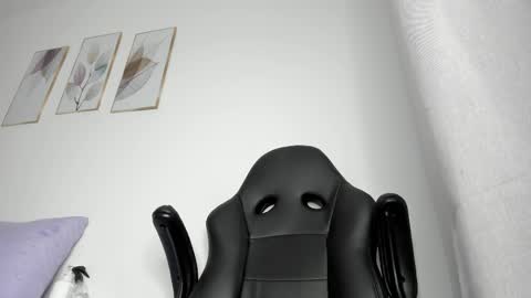 Snapshot of _molly_rosse_ chatting on May 22, 2026, 12:00 pm _molly_rosse_ online show from May 22, 2026, 12:00 pm