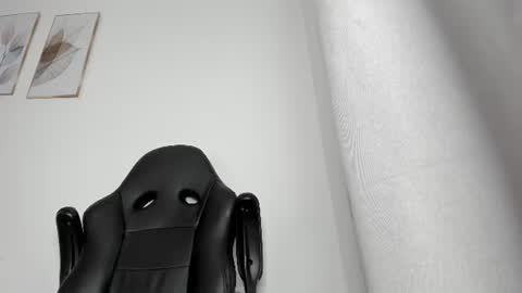 _molly_rosse_ online show from June 25, 2026, 12:20 pm
