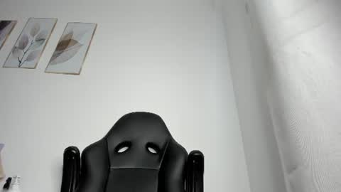 _molly_rosse_ online show from July 28, 2026, 12:01 pm