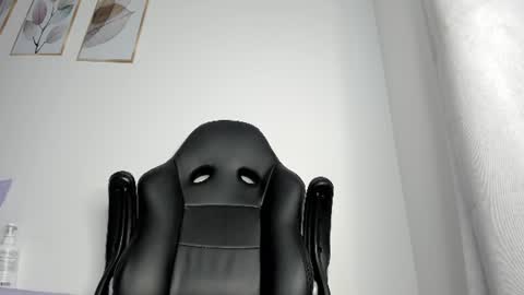 _molly_rosse_ online show from August 3, 2026, 12:32 pm